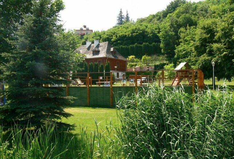 بنسيون Dworek Karpińskich