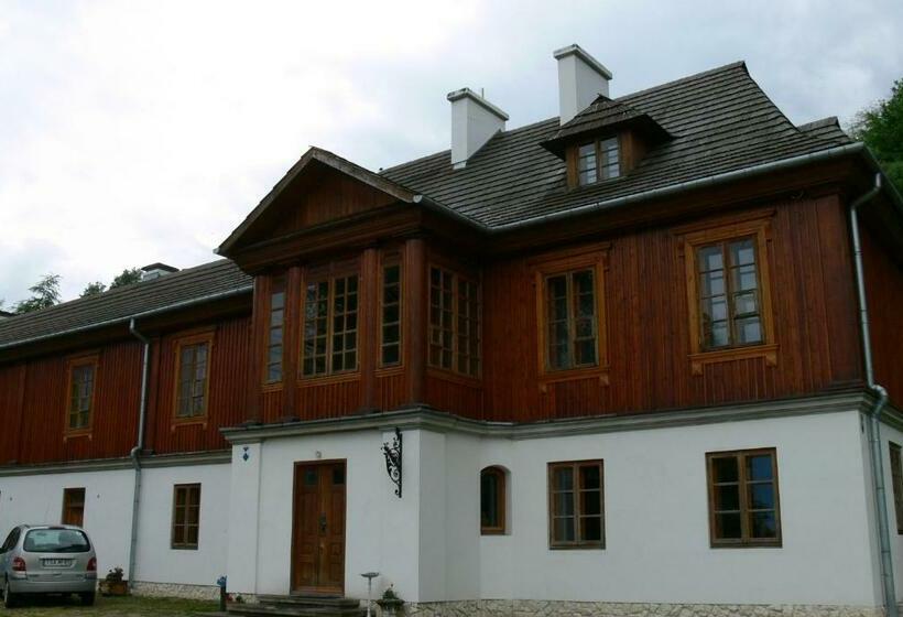 بنسيون Dworek Karpińskich