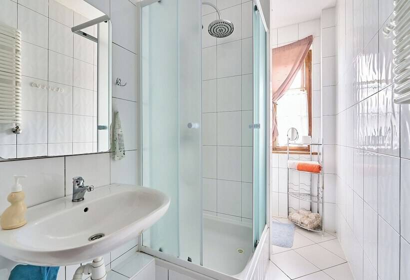 膳宿费 Jaś I Małgosia