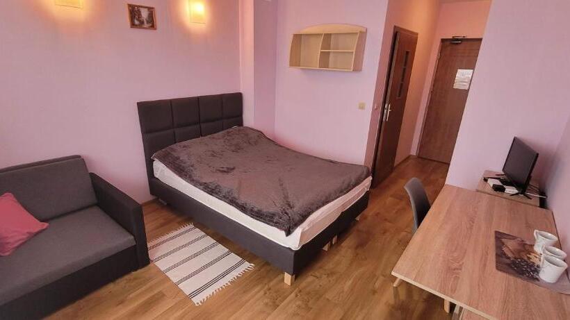 膳宿费 Willa Monika