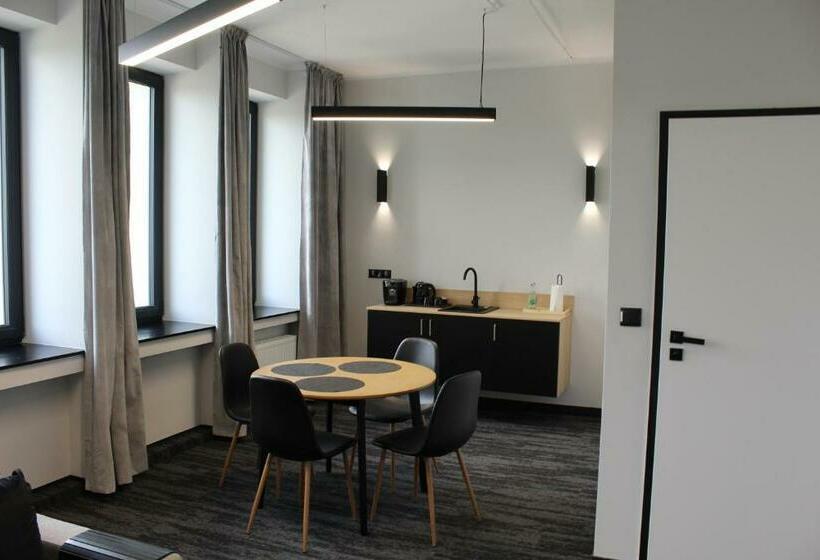 Vanta Business Center