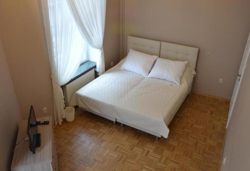 فندق صغير Ada Aparthouse