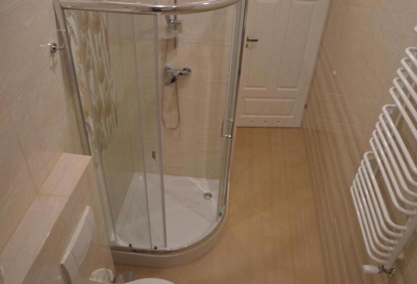 فندق صغير Ada Aparthouse