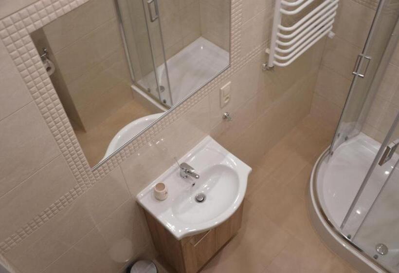 فندق صغير Ada Aparthouse