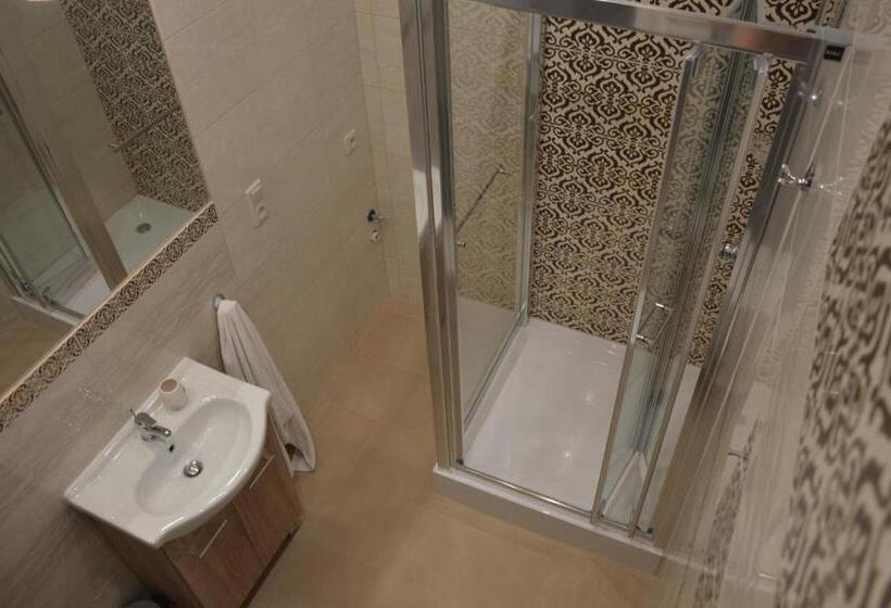 فندق صغير Ada Aparthouse