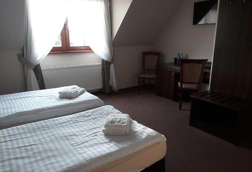 הוסטל Gościniec Nad Zalewem