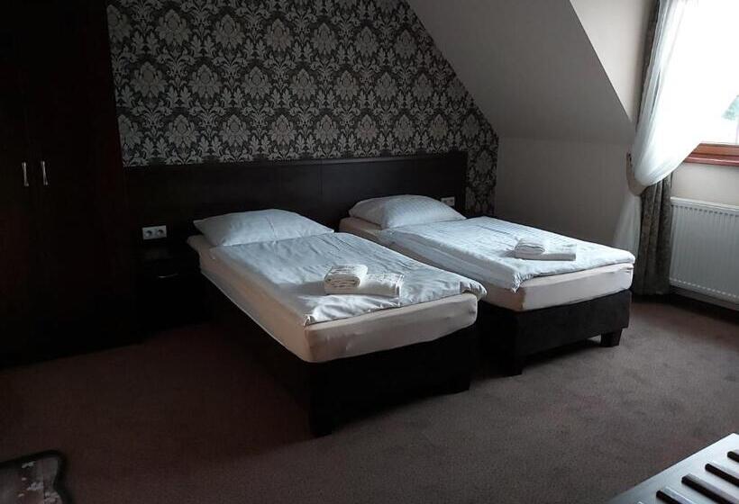 הוסטל Gościniec Nad Zalewem