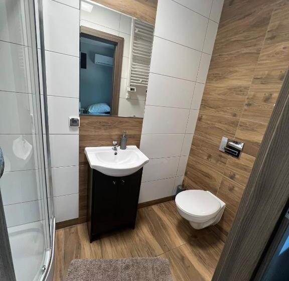 ユースホステル Noclegi Europol