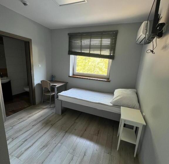 ユースホステル Noclegi Europol