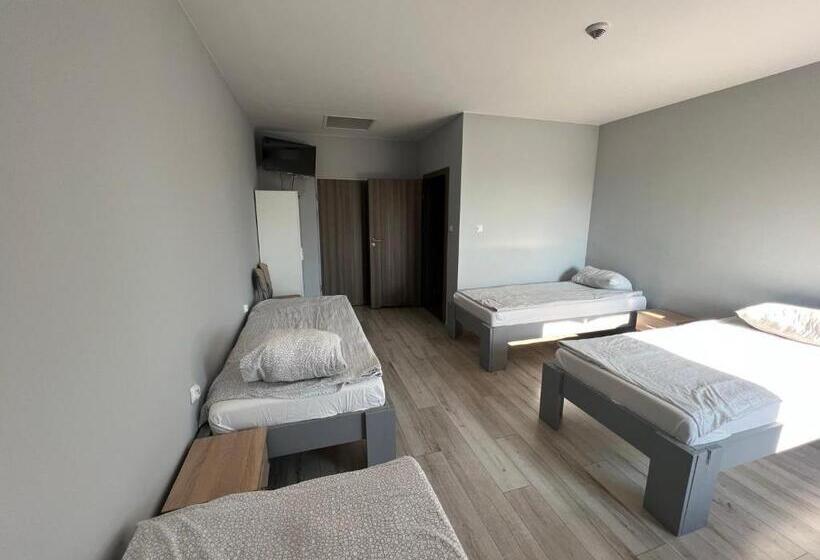 ユースホステル Noclegi Europol