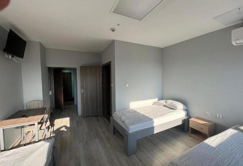 ユースホステル Noclegi Europol