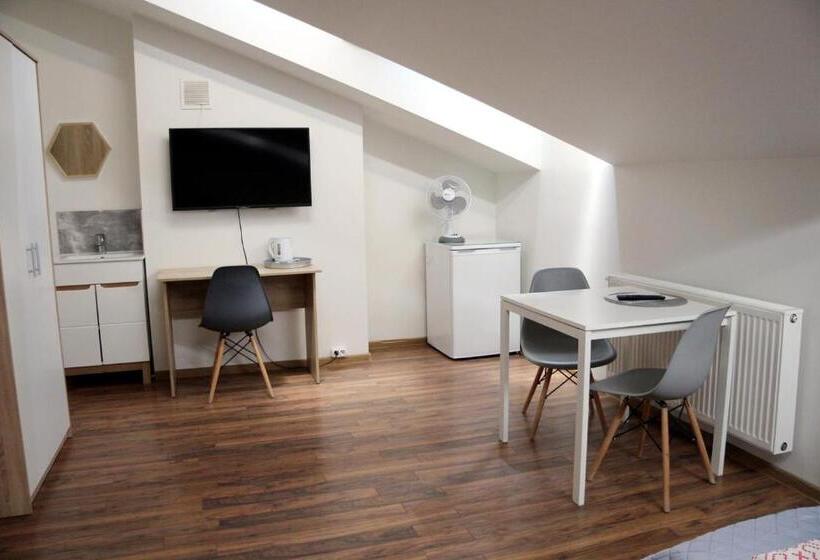 호스텔 Pokoje Gościnne W Wse