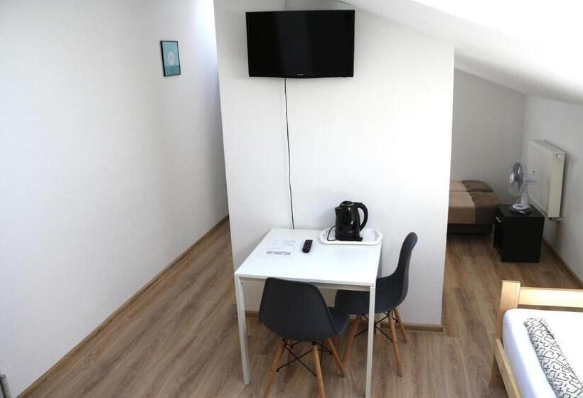 호스텔 Pokoje Gościnne W Wse