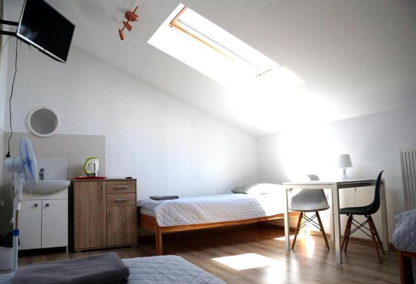 호스텔 Pokoje Gościnne W Wse