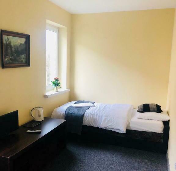 הוסטל Pokoje Goscinne Atena