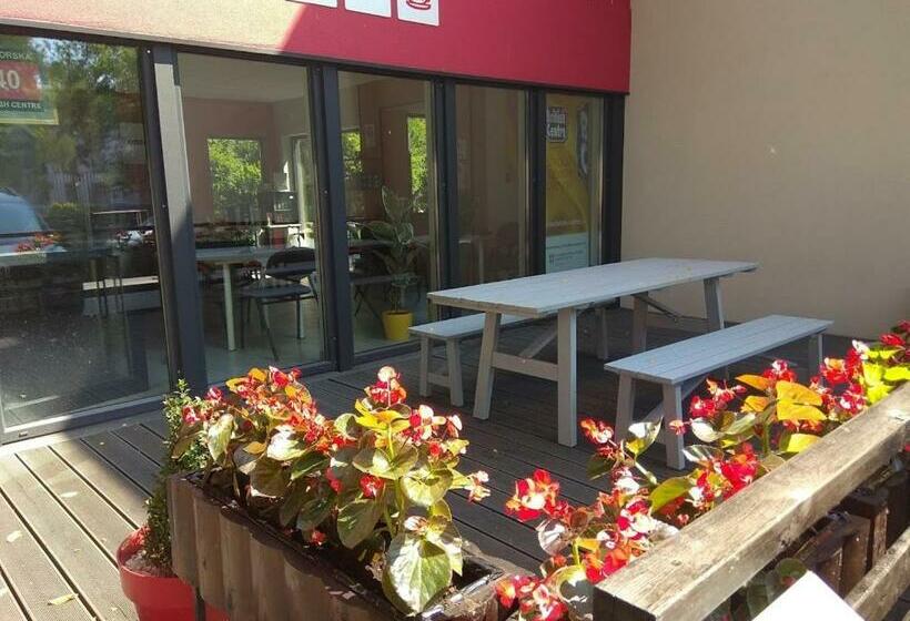 تختخواب و صبحانه Bb Consul