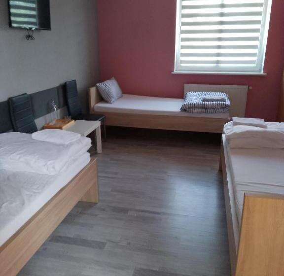 تختخواب و صبحانه Dom Brama Mazur