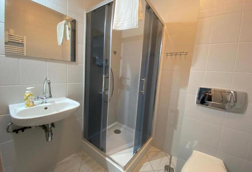 تختخواب و صبحانه Dom Brama Mazur