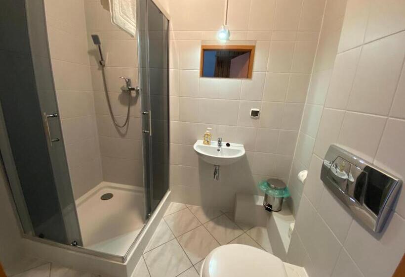 تختخواب و صبحانه Dom Brama Mazur