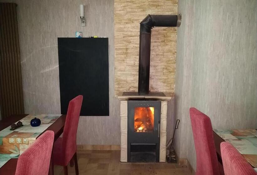 تختخواب و صبحانه Dworek Leśny