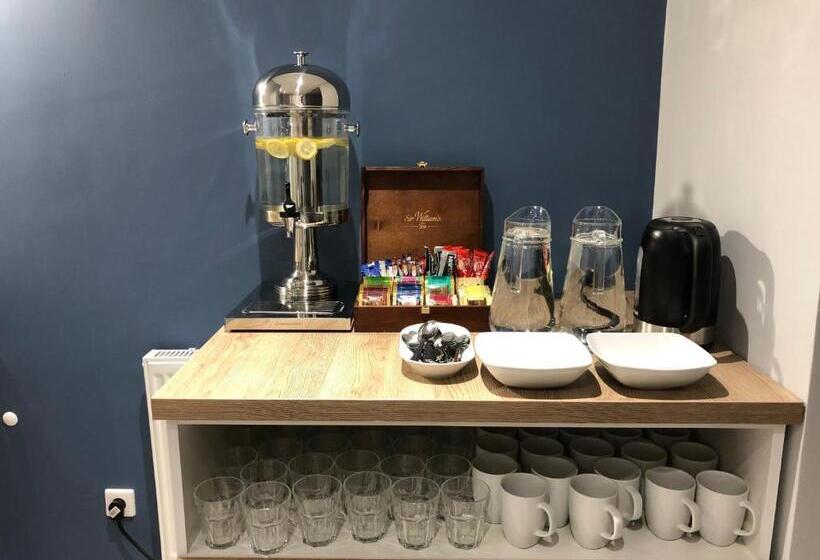 تختخواب و صبحانه Hugo