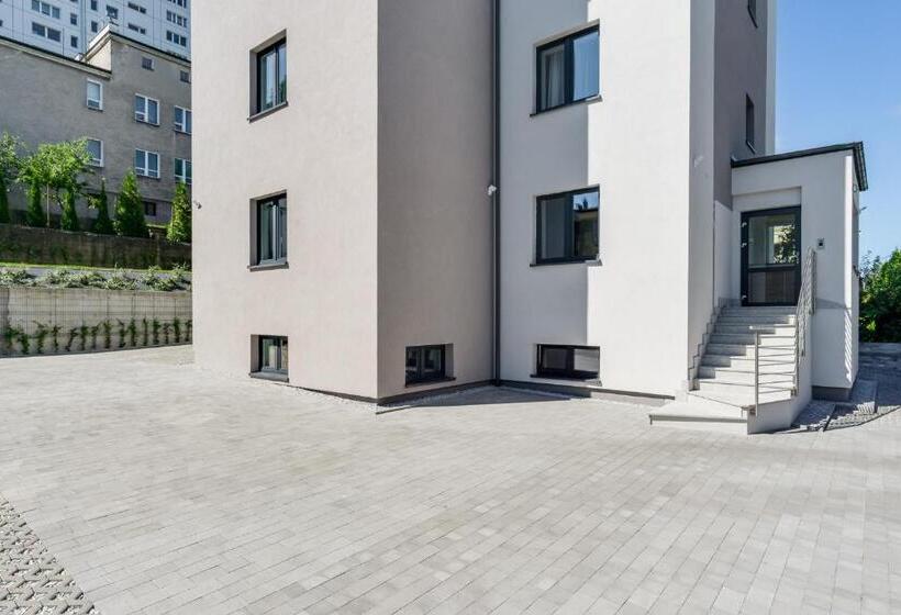 تختخواب و صبحانه Hugo