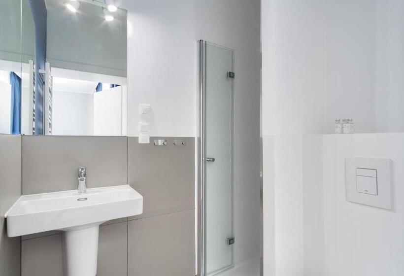 تختخواب و صبحانه Hugo