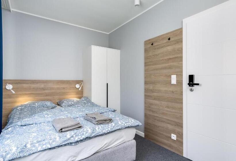 تختخواب و صبحانه Hugo