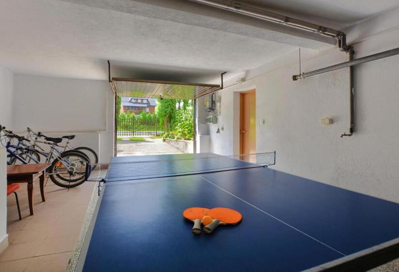 住宿加早餐  Pod Akacjami