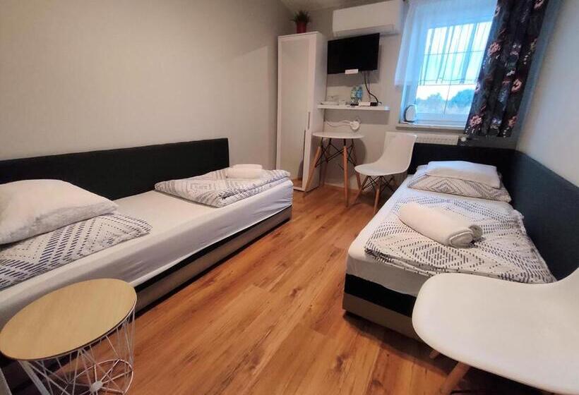 مبيت وإفطار Stajnia Pod Dębem