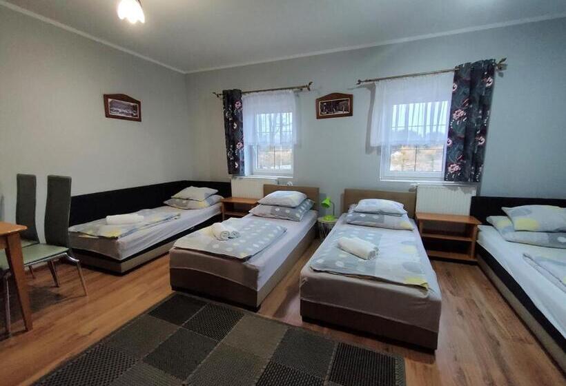 مبيت وإفطار Stajnia Pod Dębem