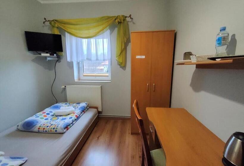 مبيت وإفطار Stajnia Pod Dębem