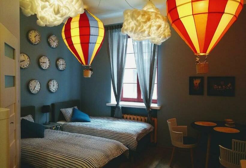 تختخواب و صبحانه Sztukmistrz Magician Art Rooms