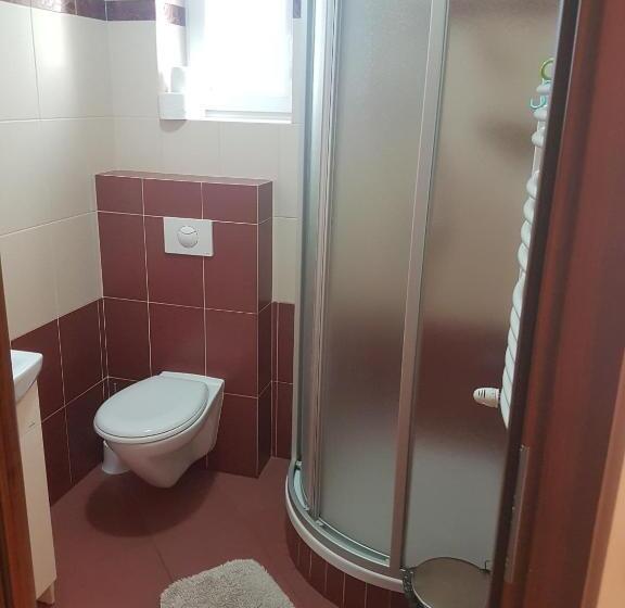 تختخواب و صبحانه U Andzi