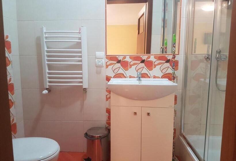 تختخواب و صبحانه U Andzi