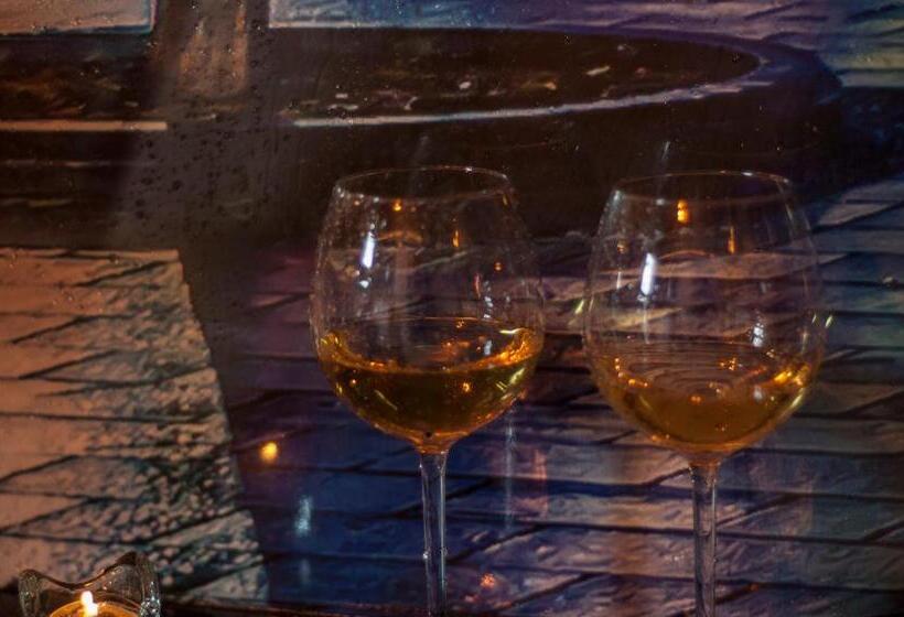 Bed and Breakfast Underground Jacuzzi Rooms