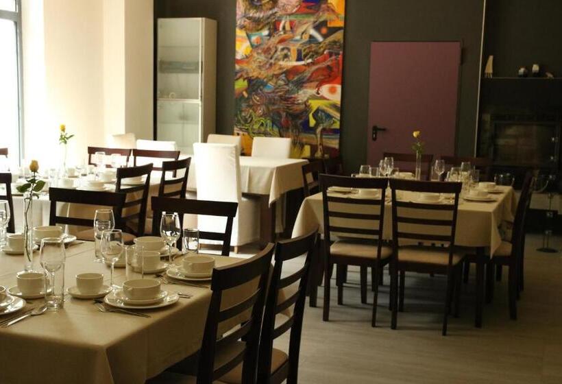 تختخواب و صبحانه Villa Art Korab