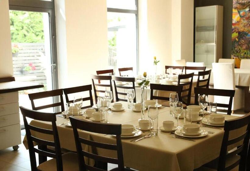 مبيت وإفطار Villa Art Korab