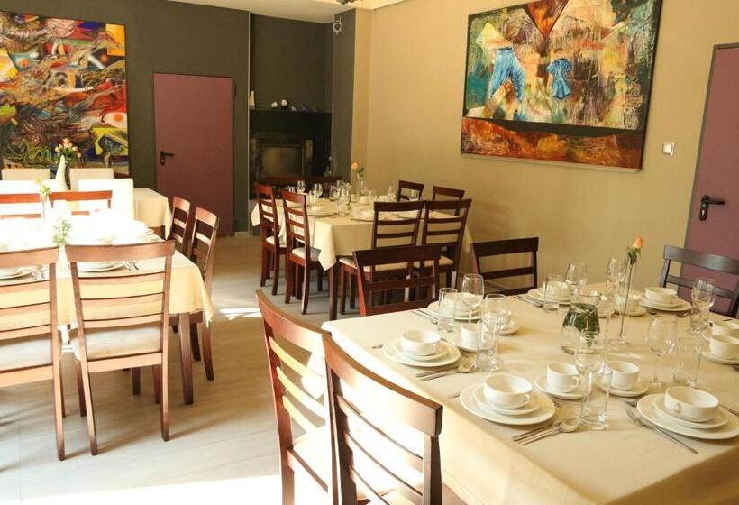 تختخواب و صبحانه Villa Art Korab