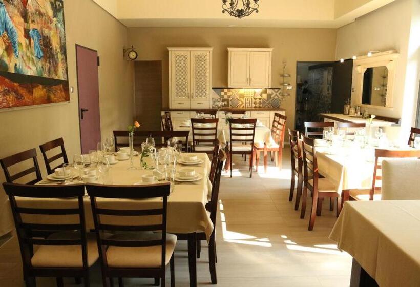 تختخواب و صبحانه Villa Art Korab