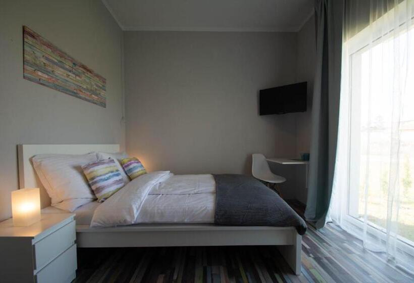 تختخواب و صبحانه Willa Kardamon