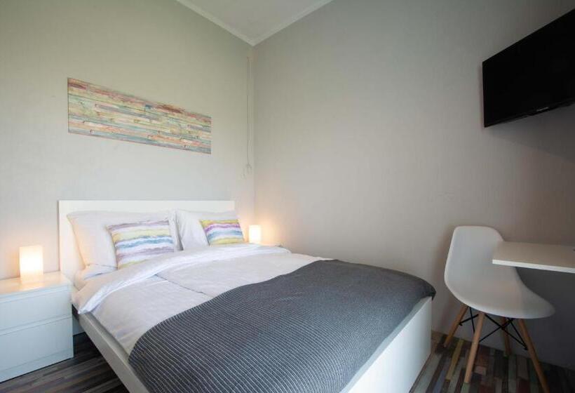 تختخواب و صبحانه Willa Kardamon