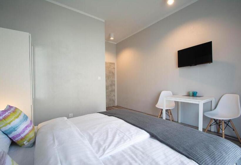 تختخواب و صبحانه Willa Kardamon