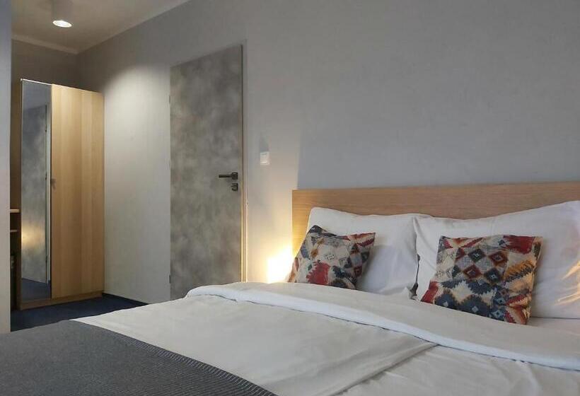 تختخواب و صبحانه Willa Kardamon