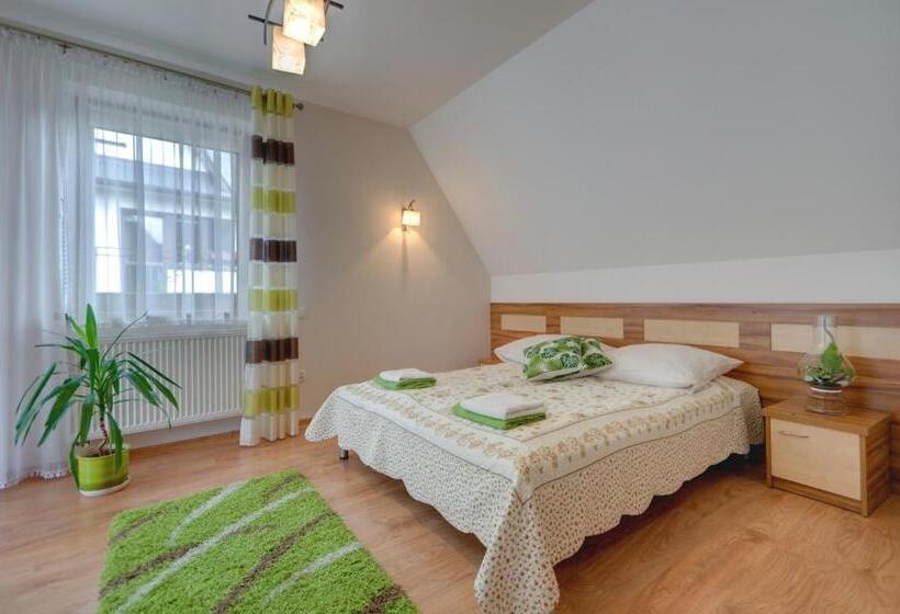 تختخواب و صبحانه Willa U łapów