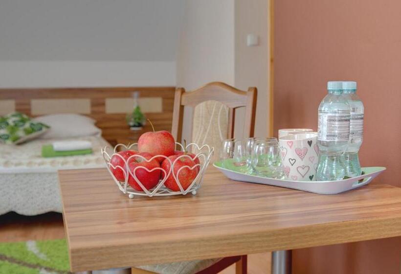 تختخواب و صبحانه Willa U łapów