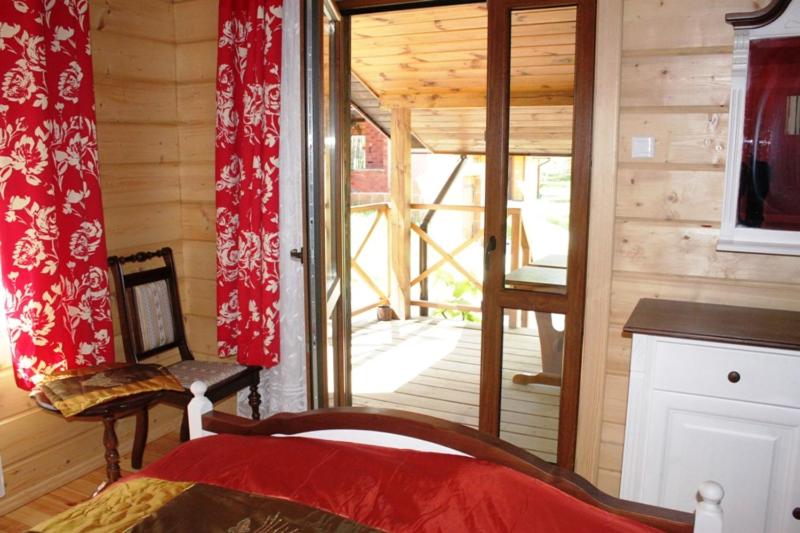 ホテル Agroturystyka żubr