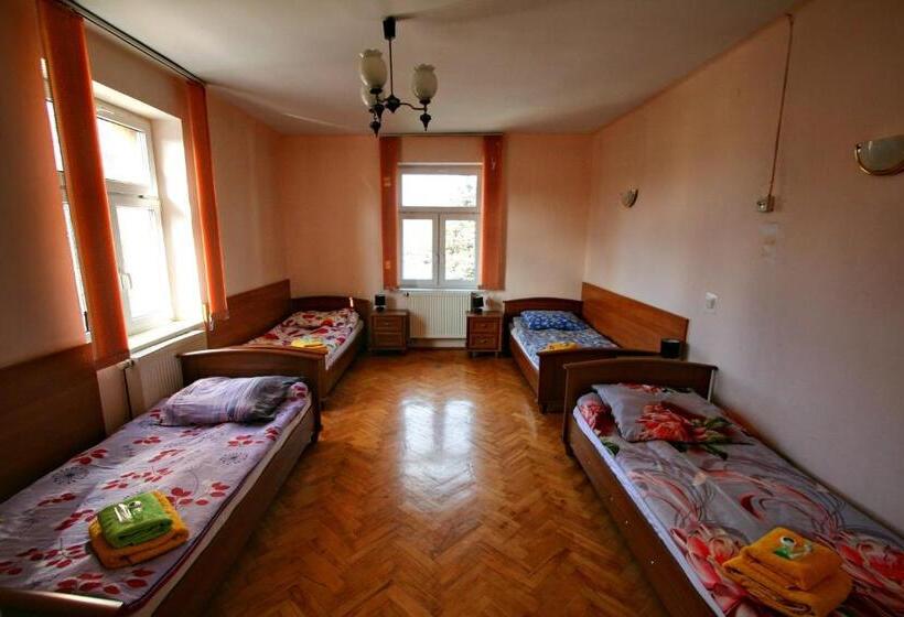 فندق Aleksandrówka Restauracja I Noclegi