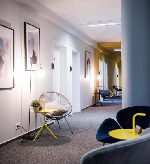 هتل کپسول Kapsuå‚y Bello Aparthostel