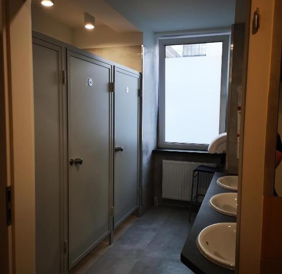 هتل کپسول Kapsuå‚y Bello Aparthostel